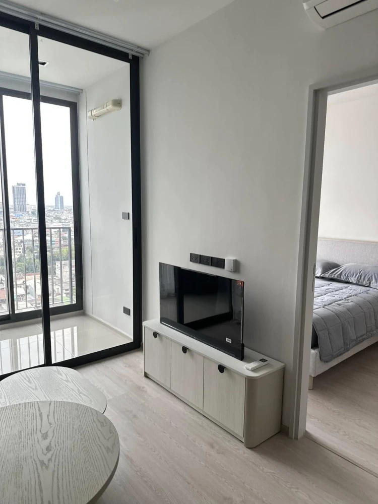 For rent Reference Sathorn - Wongwianyai 1 bedroom plus room, fully furnished, just bring your own stuff and move in.