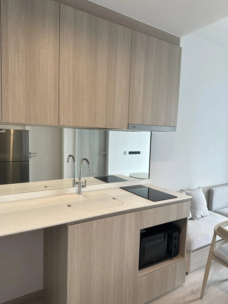 For rent Reference Sathorn - Wongwianyai 1 bedroom plus room, fully furnished, just bring your own stuff and move in.