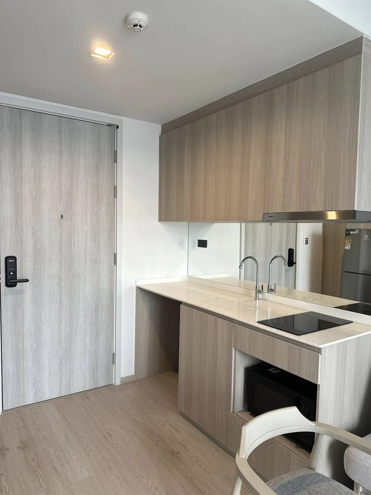 For rent Reference Sathorn - Wongwianyai 1 bedroom plus room, fully furnished, just bring your own stuff and move in.