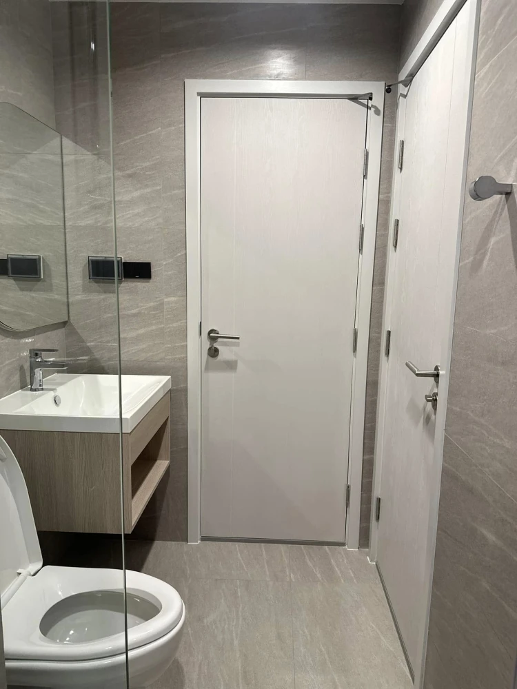 For rent Reference Sathorn - Wongwianyai 1 bedroom plus room, fully furnished, just bring your own stuff and move in.