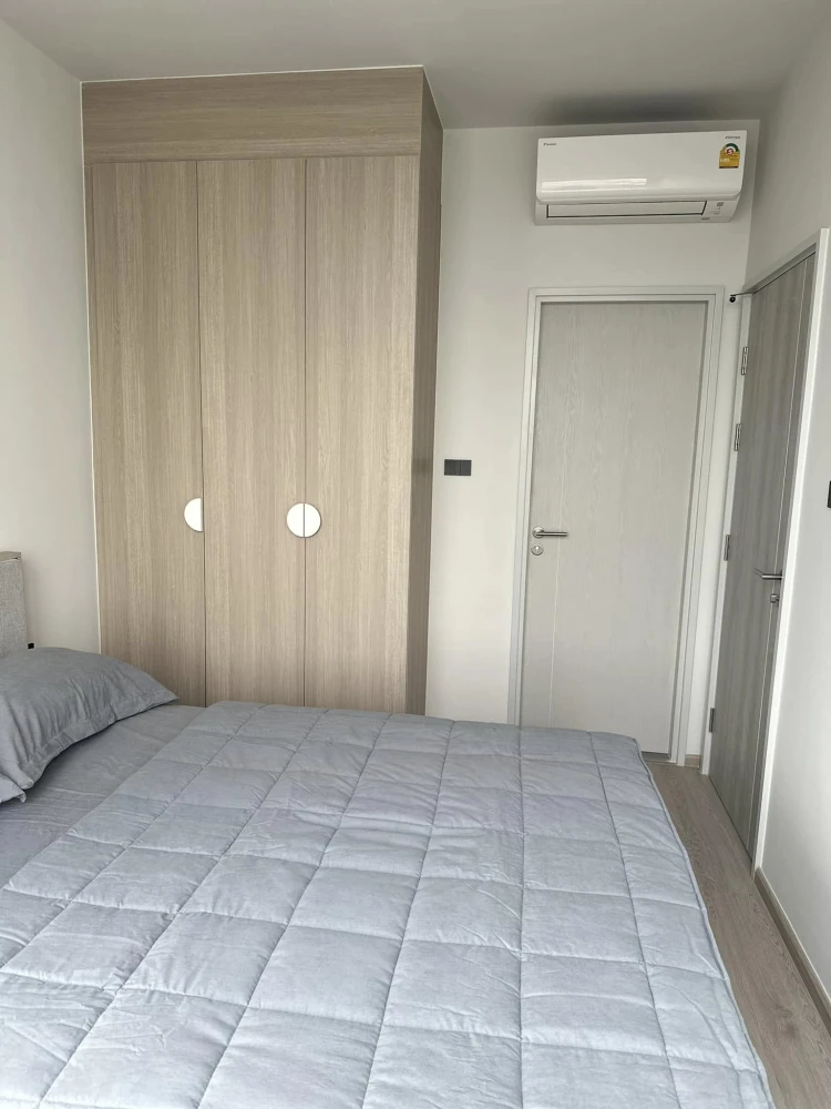 For rent Reference Sathorn - Wongwianyai 1 bedroom plus room, fully furnished, just bring your own stuff and move in.
