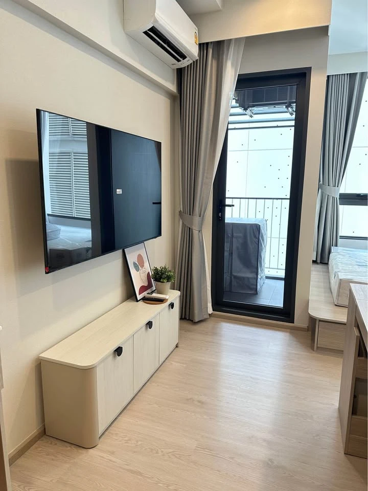 For rent Reference Sathorn - Wongwianyai Studio room, built-in function, fully furnished, ready to move in. Don't miss it or you'll regret it.