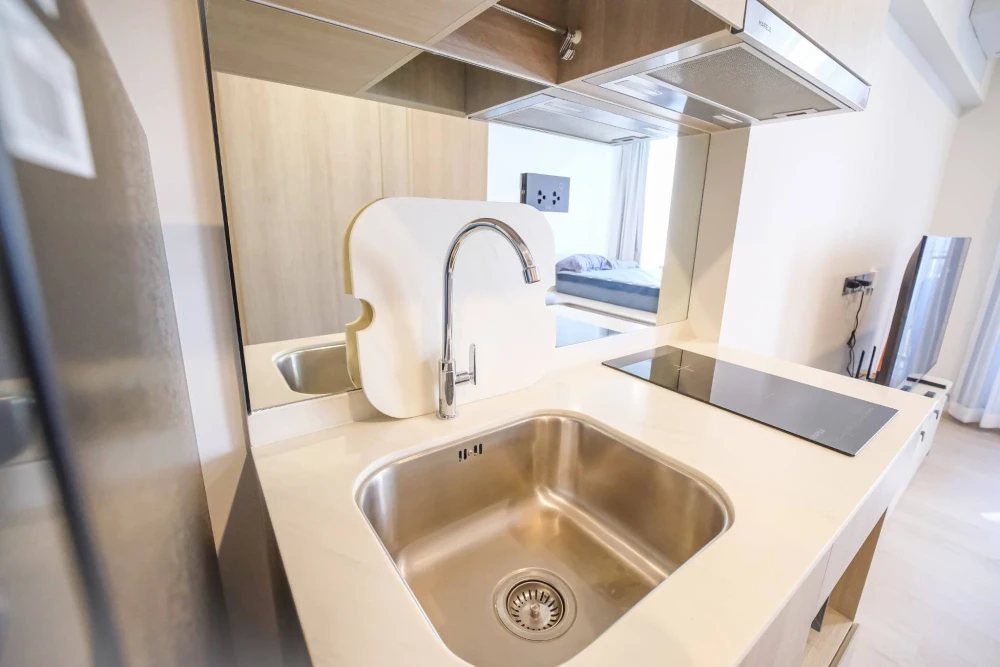 For rent: Reference Sathorn - Wongwianyai. Nice unit, high floor, good ventilation, fully furnished. Book now!