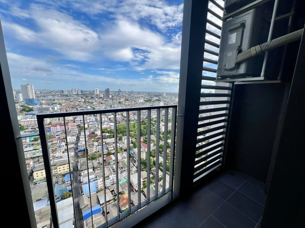 For rent: Reference Sathorn - Wongwianyai. Fully furnished apartment with complete furniture set. Don't miss this great opportunity!
