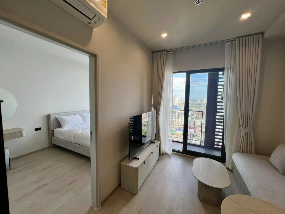 For rent: Reference Sathorn - Wongwianyai. Fully furnished apartment with complete furniture set. Don't miss this great opportunity!