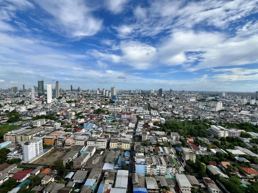 For rent: Reference Sathorn - Wongwianyai. Fully furnished apartment with complete furniture set. Don't miss this great opportunity!
