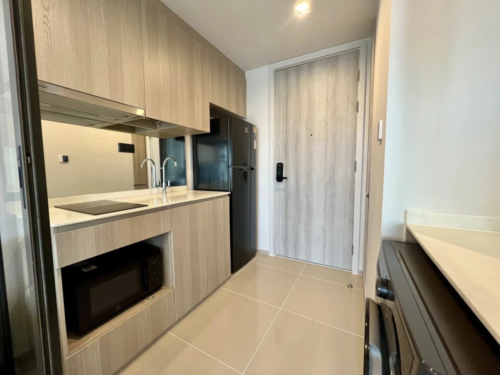 For rent: Reference Sathorn - Wongwianyai. Fully furnished apartment with complete furniture set. Don't miss this great opportunity!