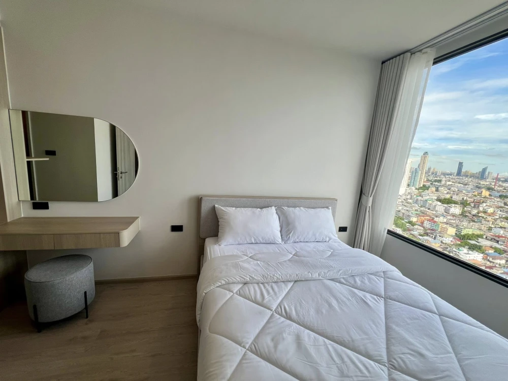 For rent: Reference Sathorn - Wongwianyai. Fully furnished apartment with complete furniture set. Don't miss this great opportunity!