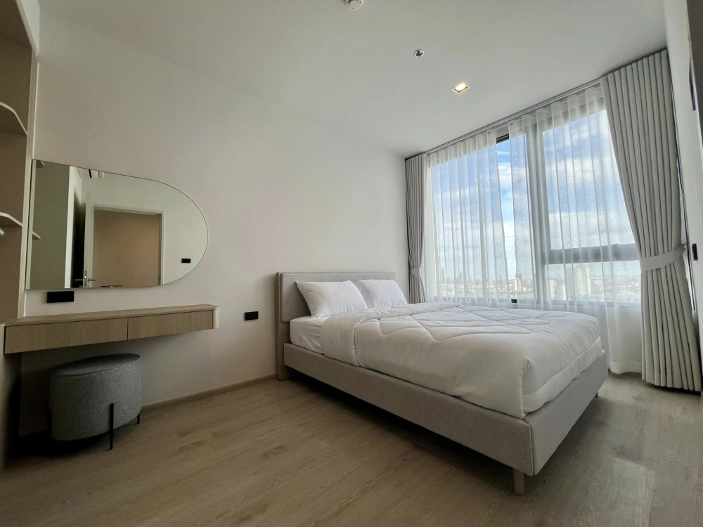 For rent: Reference Sathorn - Wongwianyai. Fully furnished apartment with complete furniture set. Don't miss this great opportunity!