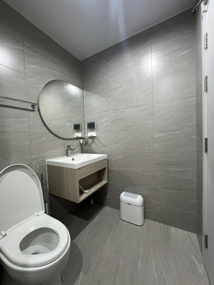 For rent: Reference Sathorn-WongwianYai, 1 Bedroom plus (34 sqm) unit with excellent amenities. Book now!