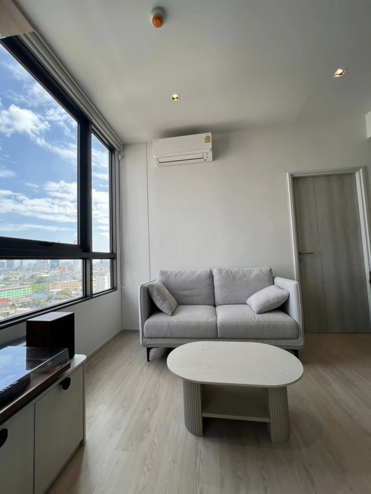 For rent: Reference Sathorn-WongwianYai, 1 Bedroom plus (34 sqm) unit with excellent amenities. Book now!
