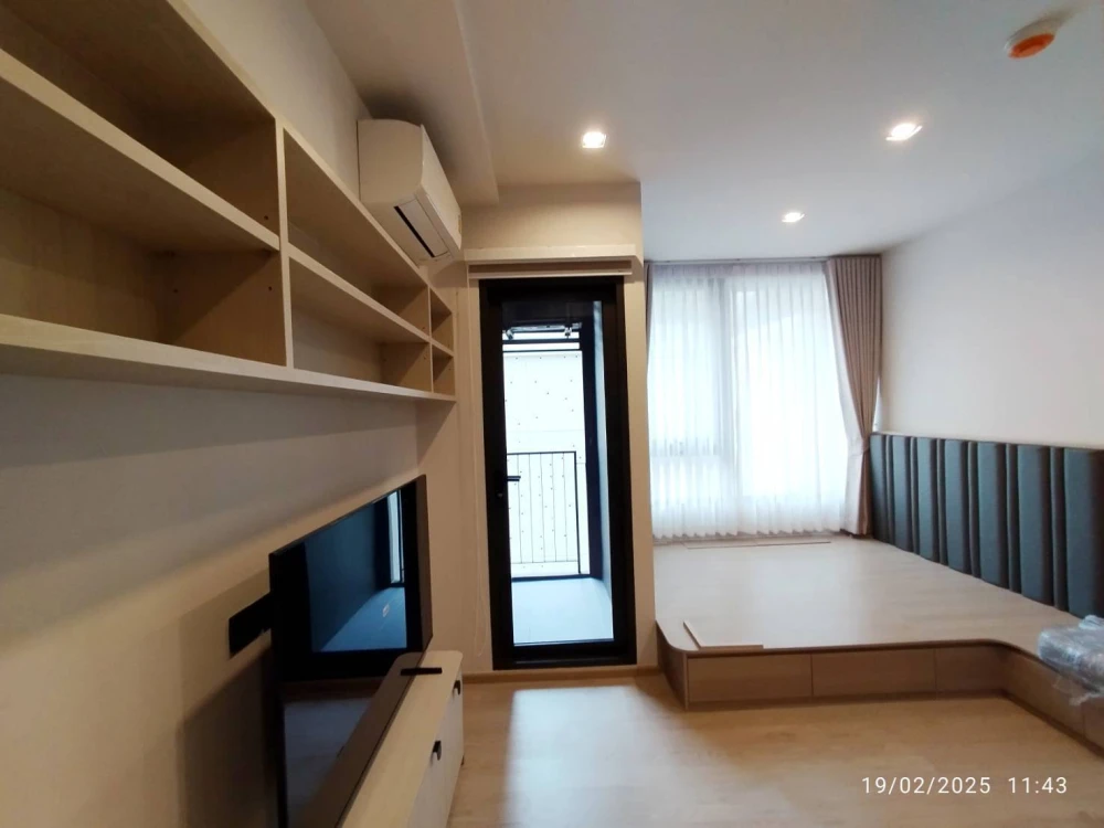 For rent: Reference Sathorn-Wongwian Yai, 9th floor, Building B. Fully furnished with complete set of appliances. First come, first served.