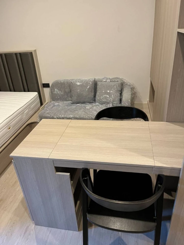 For rent: Reference Sathorn-Wongwian Yai, 9th floor, Building B. Fully furnished with complete set of appliances. First come, first served.