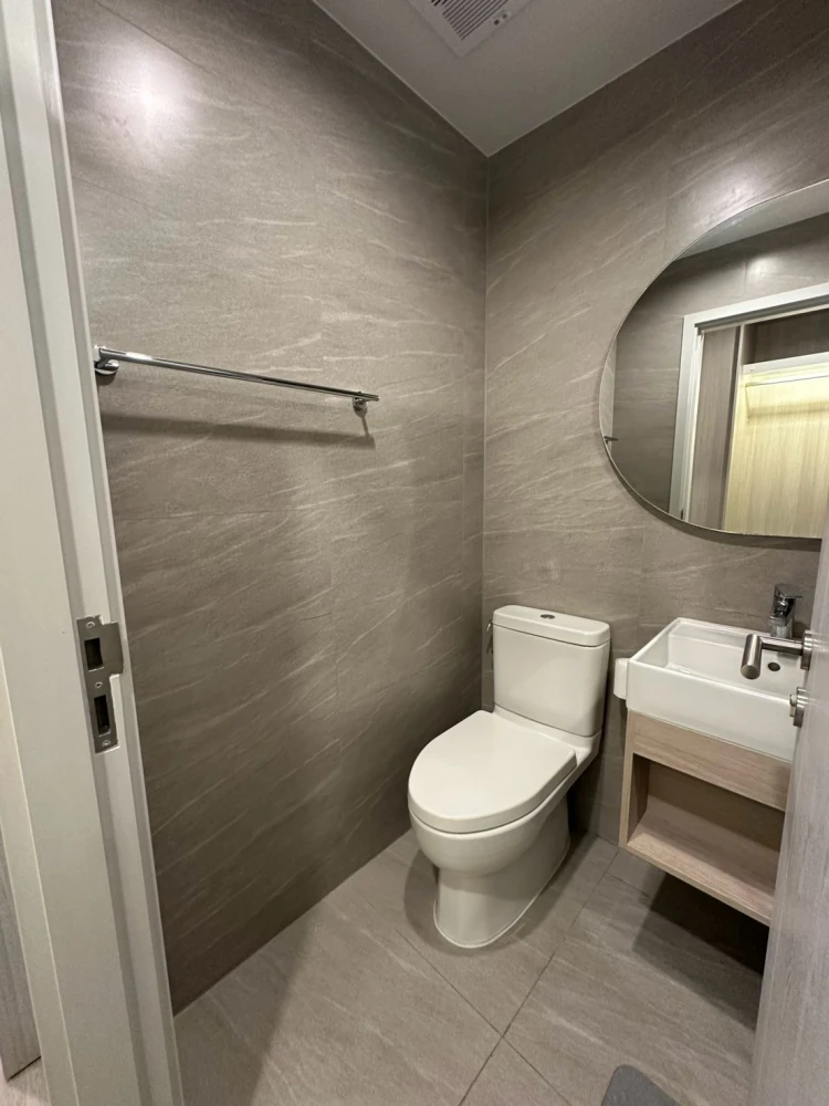 For rent Reference Sathorn Wongwian Yai, nice room, full facilities, book now, don't miss out.