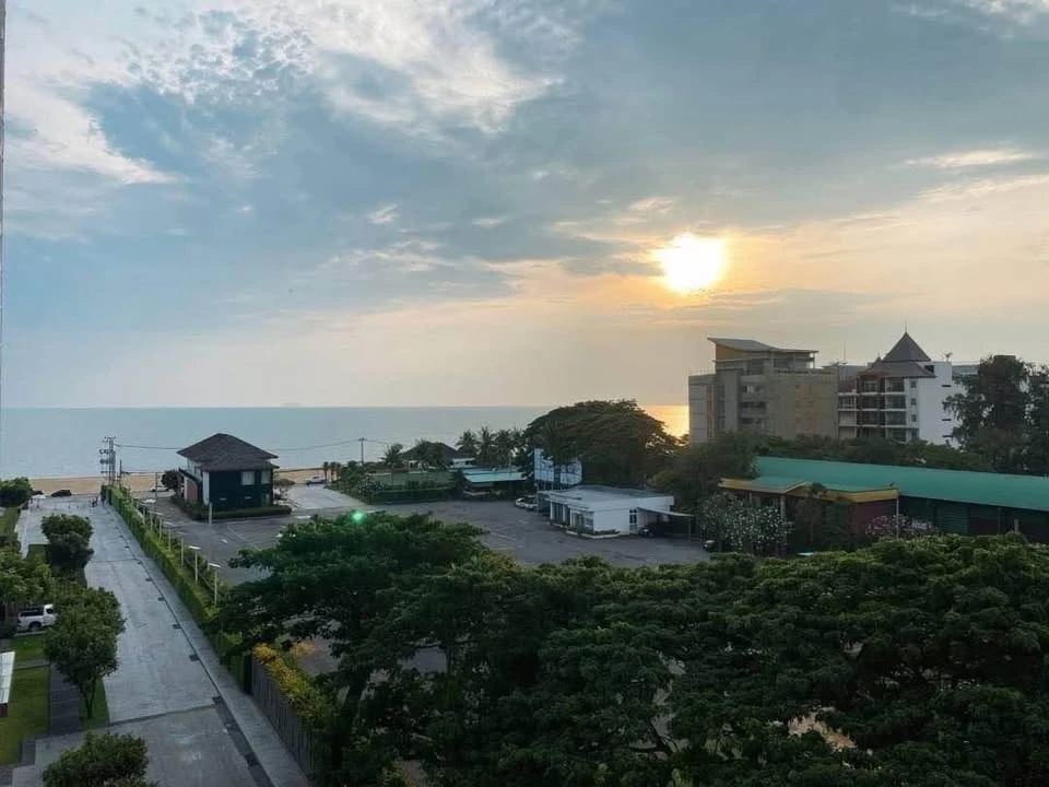 Reflection Jomtien Beach Pattaya for rent, 2 bedrooms, 2 bathrooms, plenty of living space, good location, beautiful view, don't miss it!