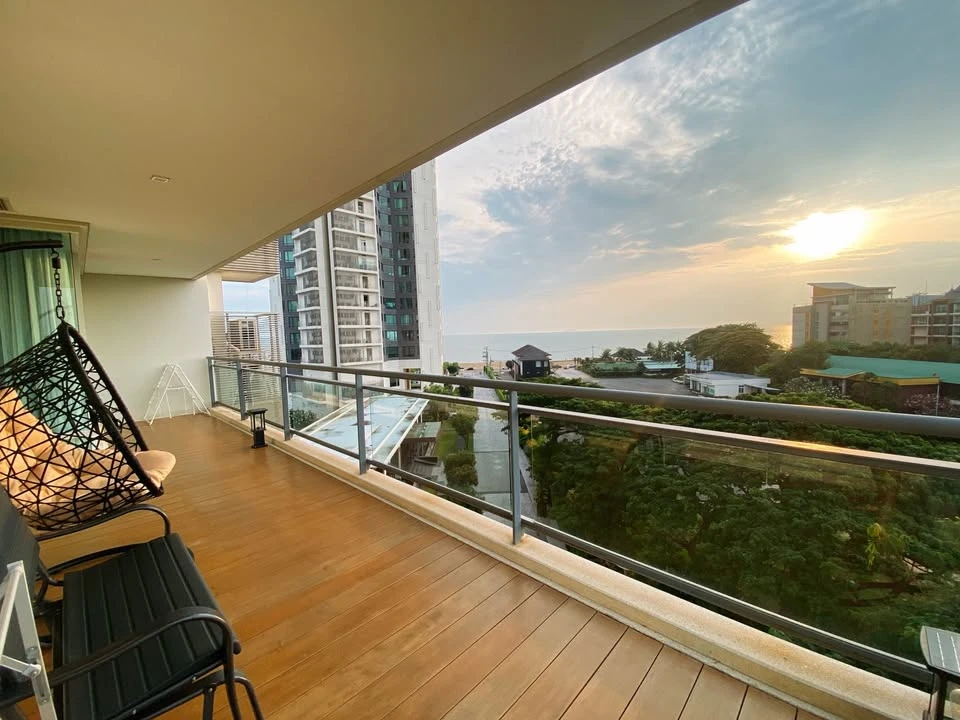 Reflection Jomtien Beach Pattaya for rent, 2 bedrooms, 2 bathrooms, plenty of living space, good location, beautiful view, don't miss it!