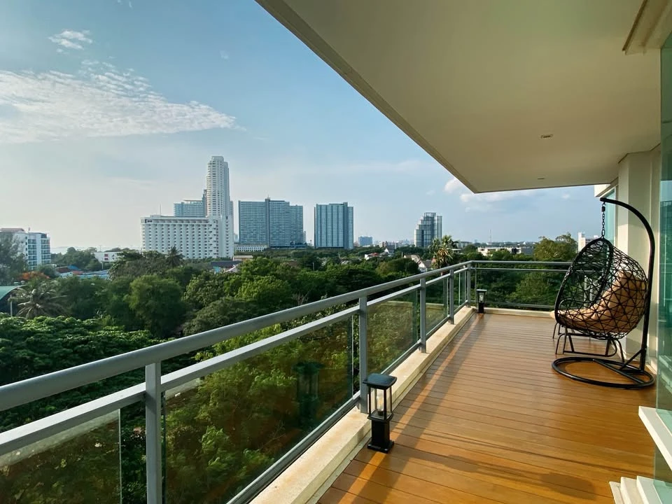 Reflection Jomtien Beach Pattaya for rent, 2 bedrooms, 2 bathrooms, plenty of living space, good location, beautiful view, don't miss it!