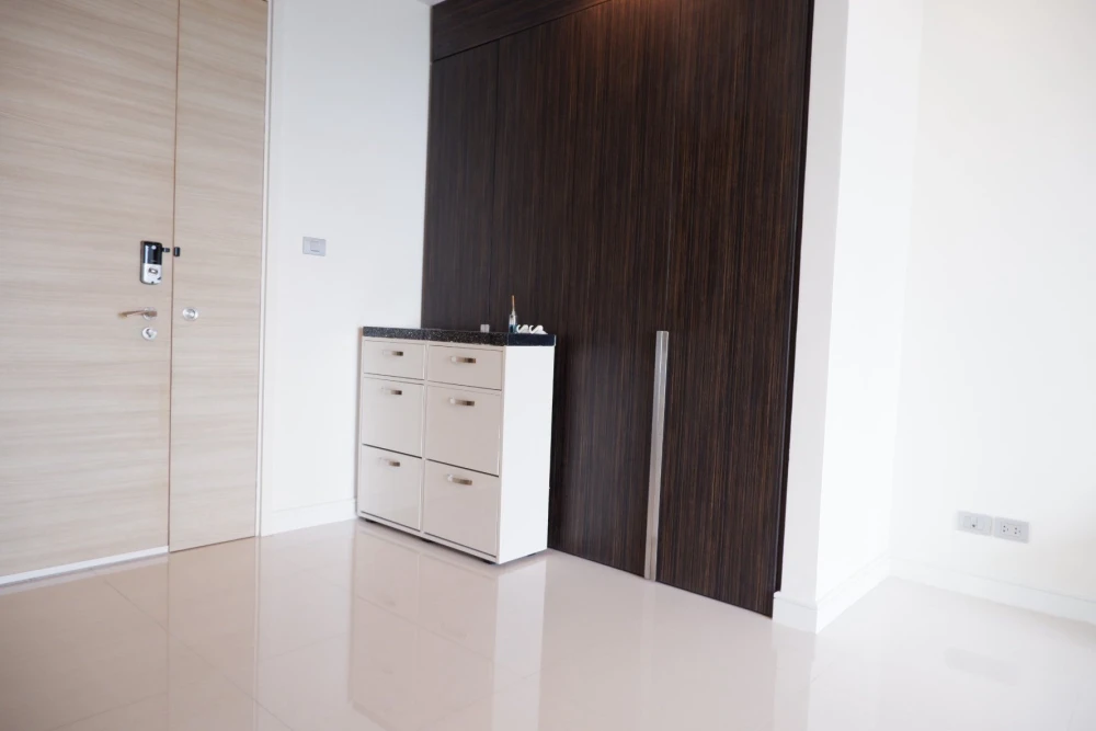 For rent Reflection Jomtien Beach Pattaya, spacious room, lots of usable space, comes with a jacuzzi and complete furniture, book now.