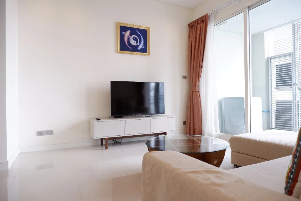 For rent Reflection Jomtien Beach Pattaya, spacious room, lots of usable space, comes with a jacuzzi and complete furniture, book now.