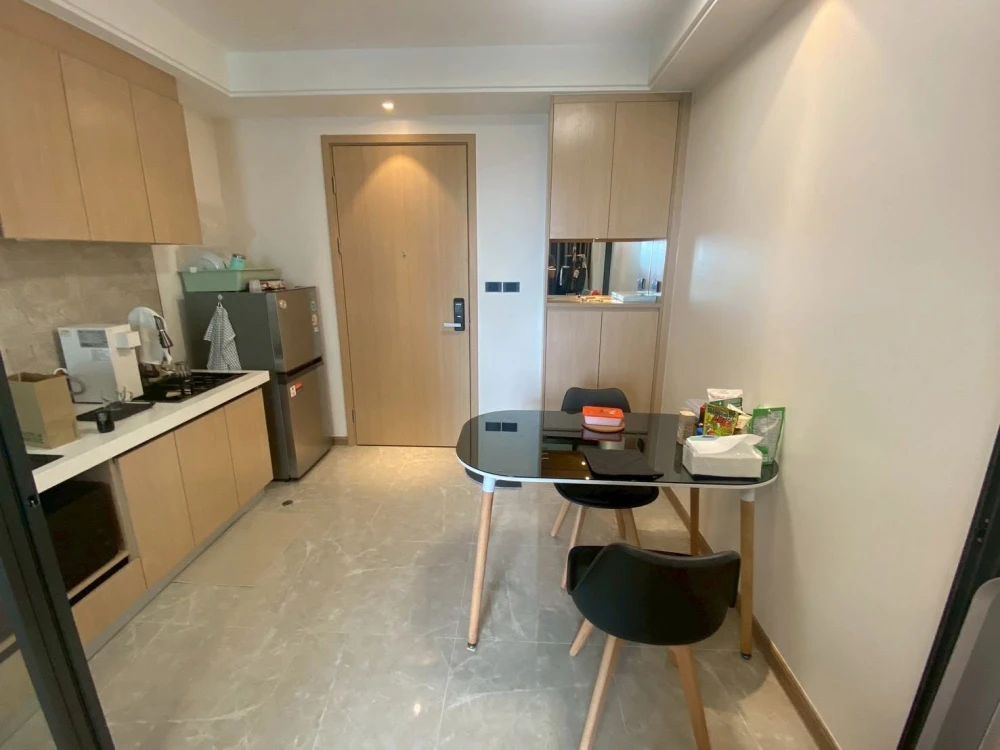 For rent: Regal Sathorn-Narathiwat. Spacious room with ample living space. Convenient and fully equipped. Don't miss out!