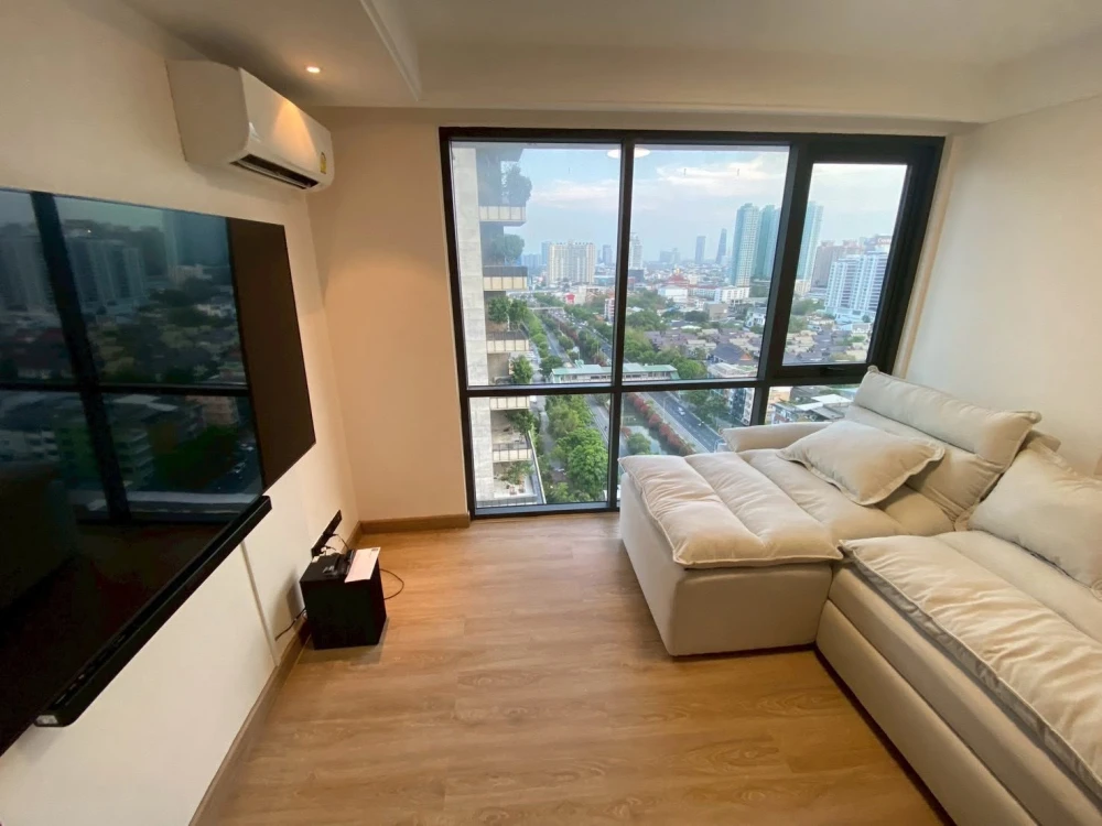 For rent: Regal Sathorn-Narathiwat. Spacious room with ample living space. Convenient and fully equipped. Don't miss out!