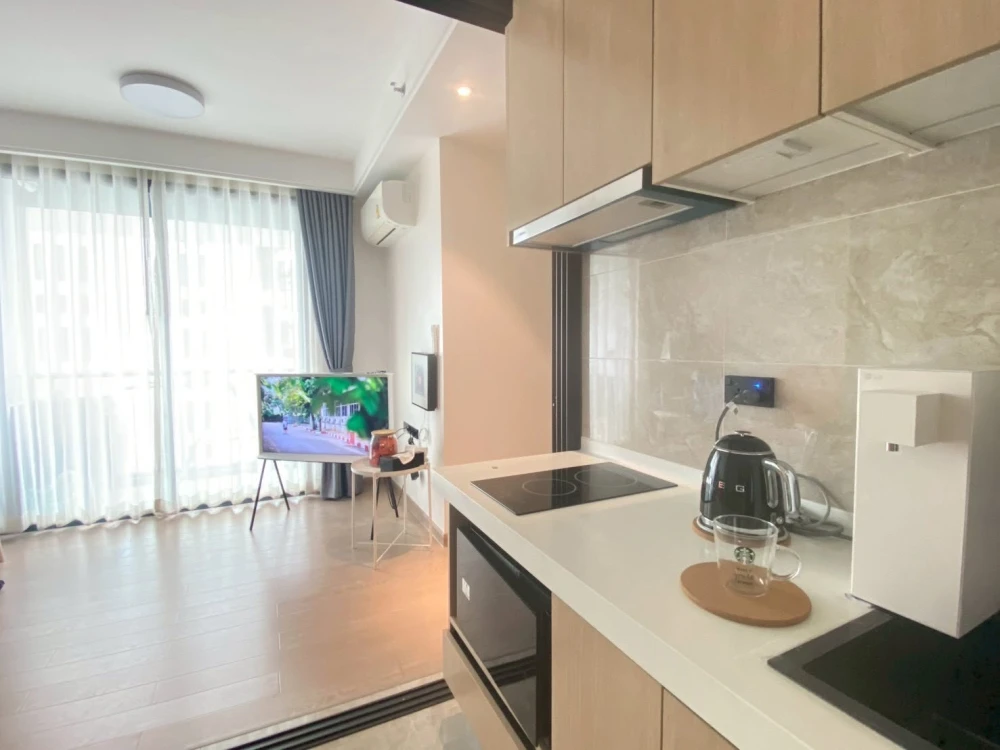 For rent: Regal Sathorn-Narathiwat. Spacious room with ample living space. Convenient and fully equipped. Don't miss out!