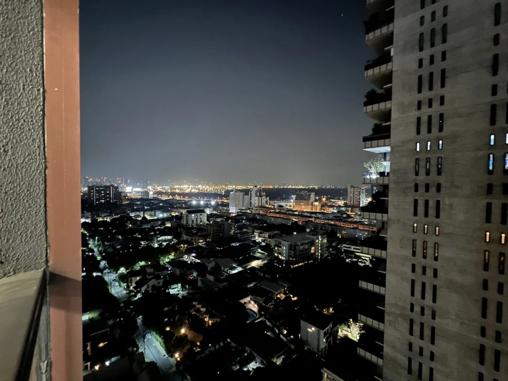 For rent: Regal Sathorn-Narathiwat, high floor unit, fully furnished, spacious and comfortable. Book now!