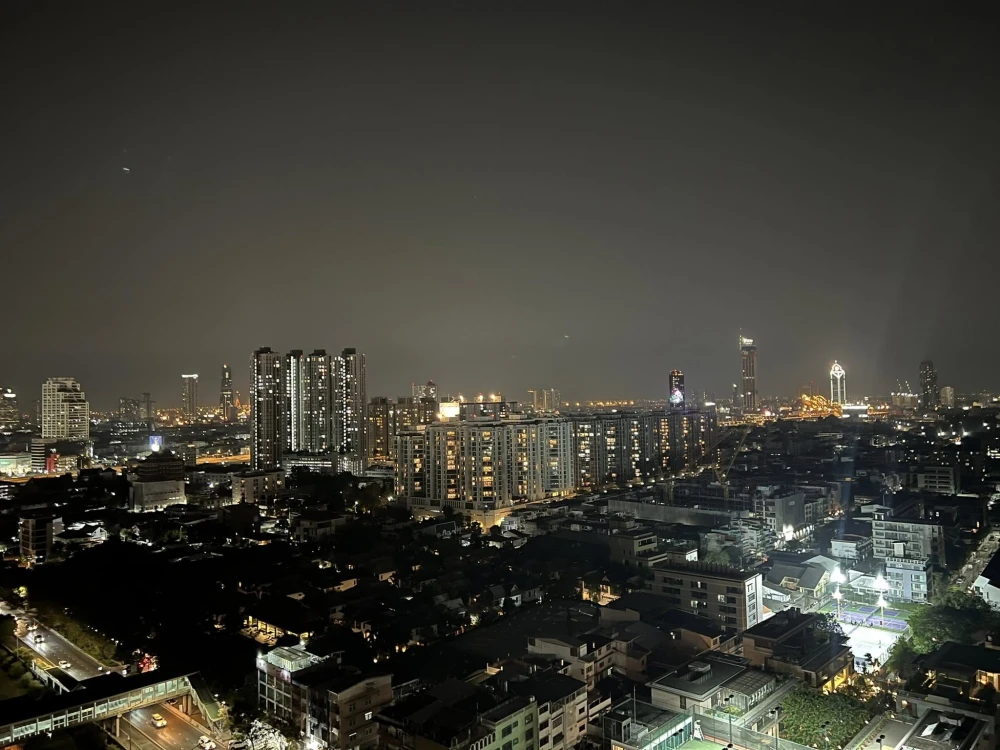 For rent: Regal Sathorn-Narathiwat, high floor unit, fully furnished, spacious and comfortable. Book now!