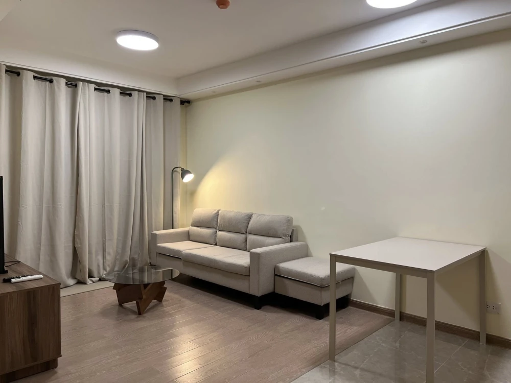 For rent: Regal Sathorn-Narathiwat, high floor unit, fully furnished, spacious and comfortable. Book now!