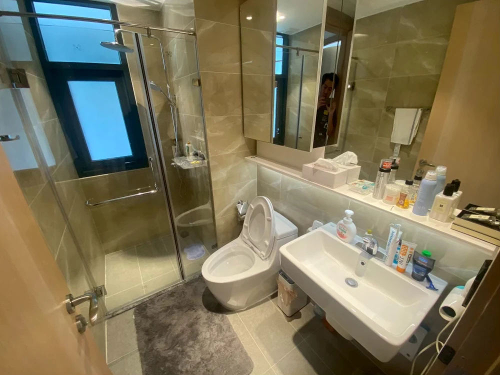 For rent: Regal Sathorn-Narathiwat, fully furnished apartment, high floor. Book now!