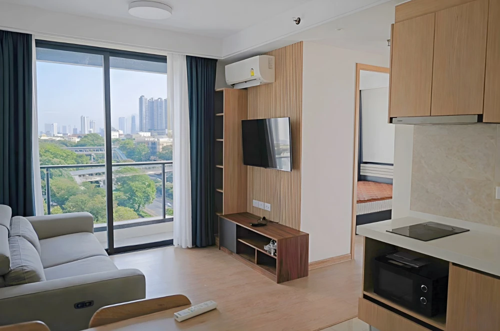 For rent: Regal Sathorn–Naradhiwas, corner unit offering privacy and spacious living area. You definitely don't want to miss this opportunity!