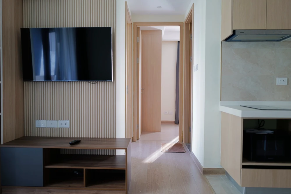 For rent: Regal Sathorn–Naradhiwas, corner unit offering privacy and spacious living area. You definitely don't want to miss this opportunity!