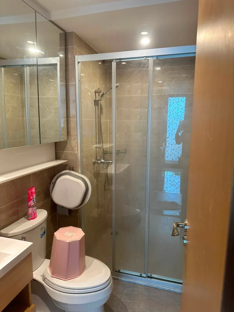 For rent: Regal Srinakarin 40, 2nd floor. Nice, fully furnished unit. Book now! Don't wait!