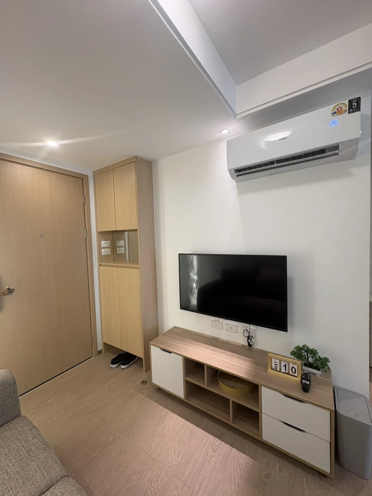 For rent: Regal Srinakarin 40, unfurnished room, perfect for those who love decorating! Book now!