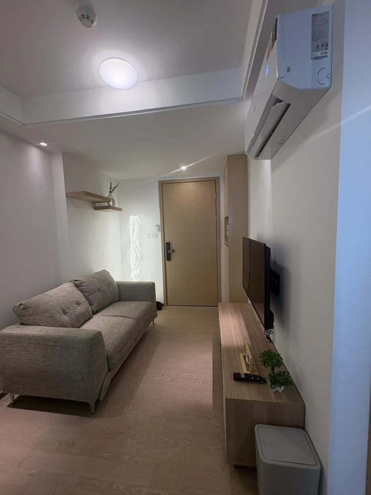 For rent: Regal Srinakarin 40, unfurnished room, perfect for those who love decorating! Book now!