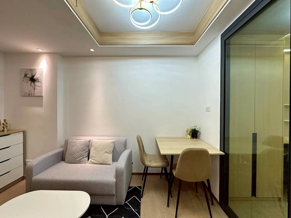 For rent: Regal Srinakarin 40, fully furnished and equipped with appliances. Hurry and reserve before it's too late.