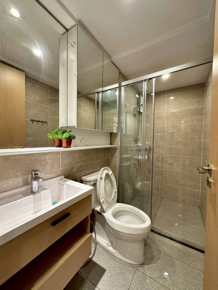 For rent: Regal Srinakarin 40, fully furnished and equipped with appliances. Hurry and reserve before it's too late.