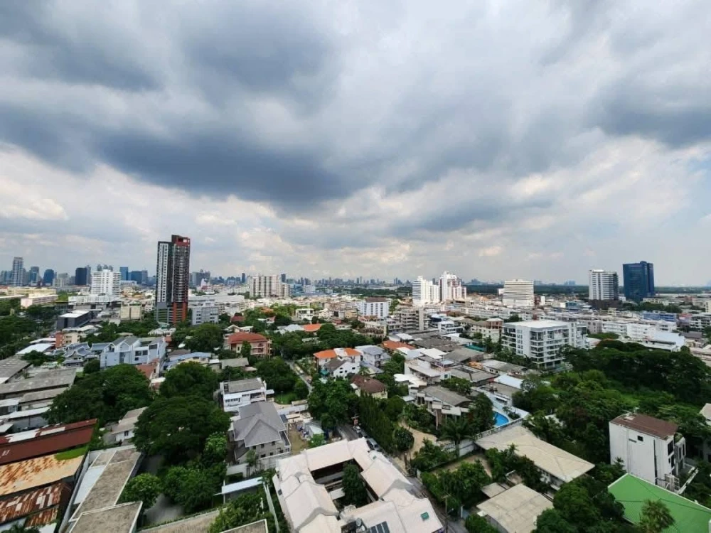 For rent: Regal Sathorn Narathiwat, with stunning Chao Phraya River and Bhumibol Bridge views, fully furnished with luxury furniture. Don't miss this