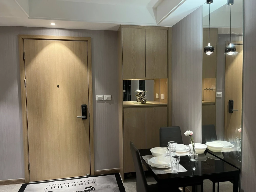 For rent: Regal Sathorn Narathiwat, beautifully decorated unit on the 22nd floor. North-facing windows and balcony, no direct sunlight. Book now, don'