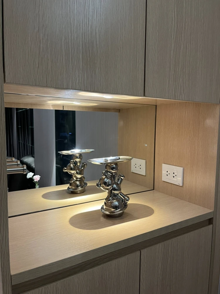 For rent: Regal Sathorn Narathiwat, beautifully decorated unit on the 22nd floor. North-facing windows and balcony, no direct sunlight. Book now, don'