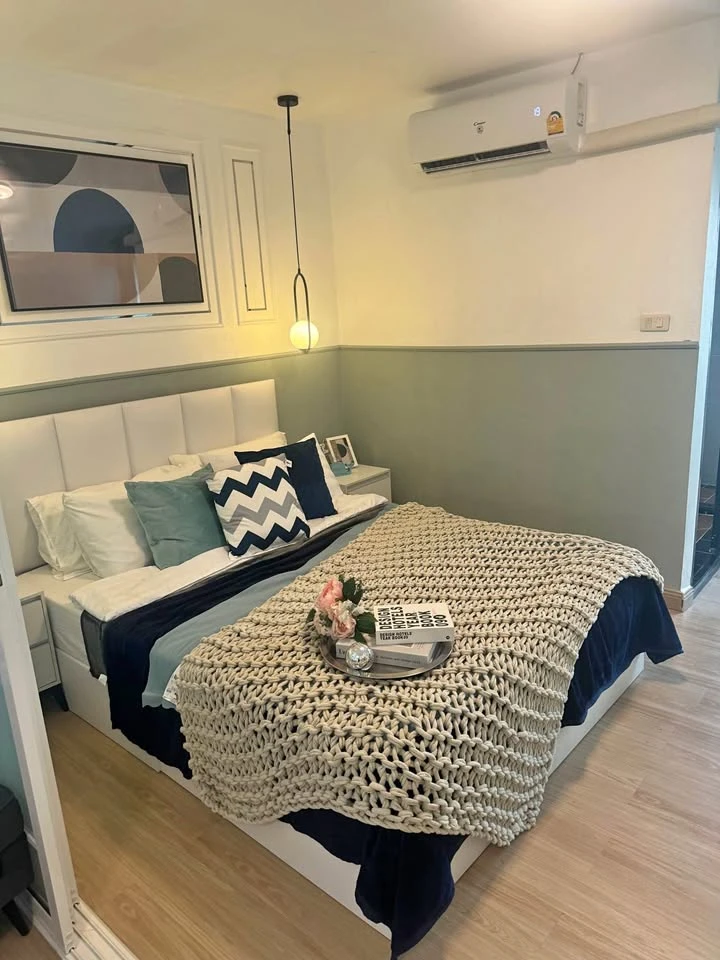 For rent: Regent Home 1 Phaholyothin 67. A lovely unit with a soothing green color scheme. Great price, a rare find! Book now!