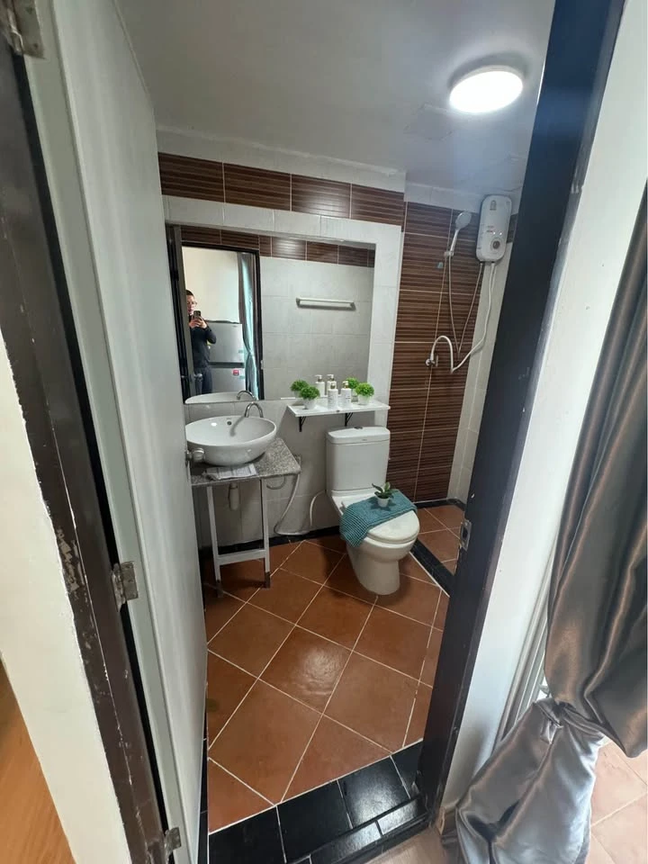 For rent: Regent Home 1 Phaholyothin 67. A lovely unit with a soothing green color scheme. Great price, a rare find! Book now!