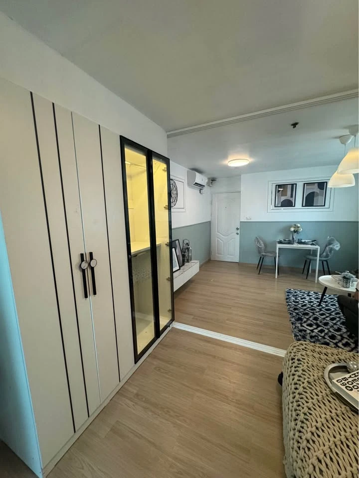 For rent: Regent Home 1 Phaholyothin 67. A lovely unit with a soothing green color scheme. Great price, a rare find! Book now!