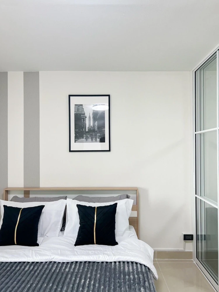 For rent: Regent Home 1 Phaholyothin 67, a lovely room, beautifully decorated in a cool color scheme, comes fully furnished. Hurry and reserve now!