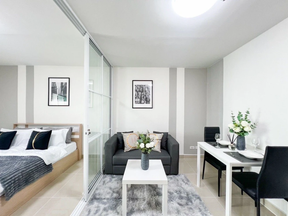 For rent: Regent Home 1 Phaholyothin 67, a lovely room, beautifully decorated in a cool color scheme, comes fully furnished. Hurry and reserve now!
