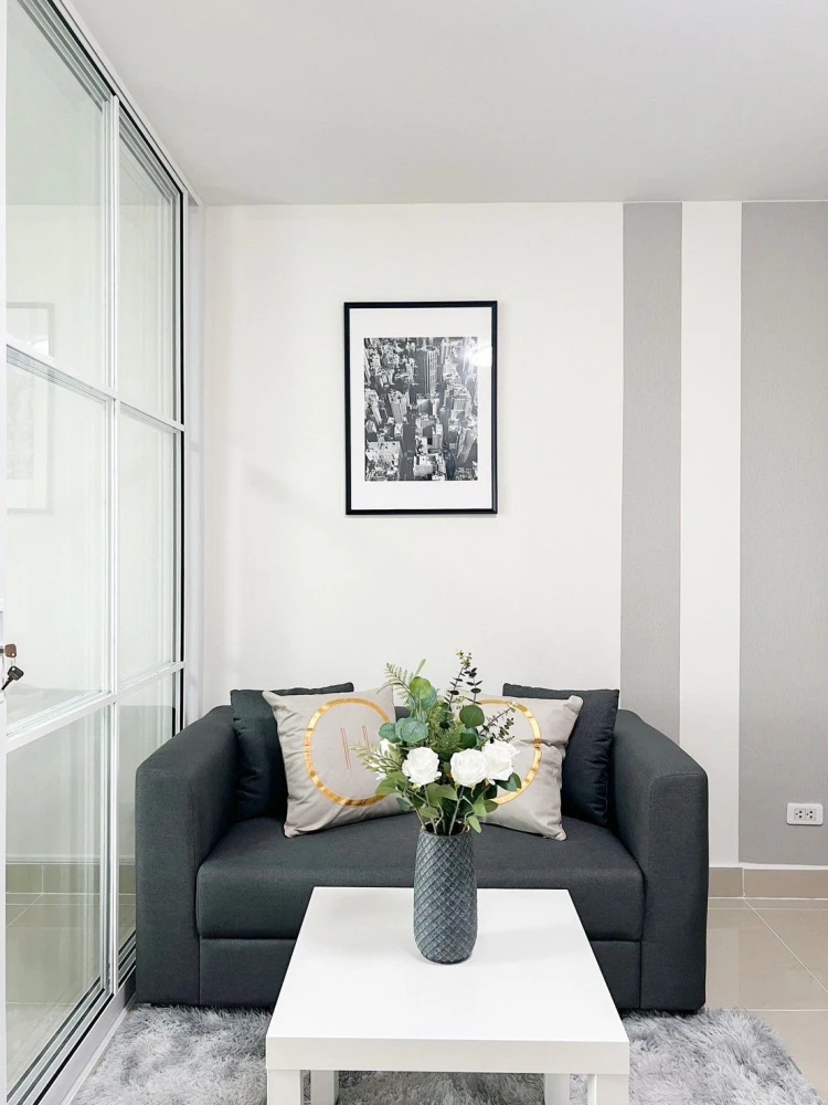 For rent: Regent Home 1 Phaholyothin 67, a lovely room, beautifully decorated in a cool color scheme, comes fully furnished. Hurry and reserve now!