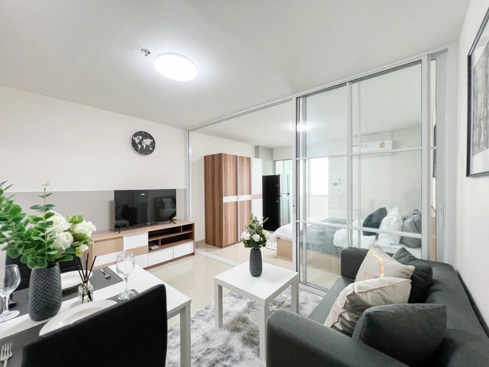 For rent: Regent Home 1 Phaholyothin 67, a lovely room, beautifully decorated in a cool color scheme, comes fully furnished. Hurry and reserve now!
