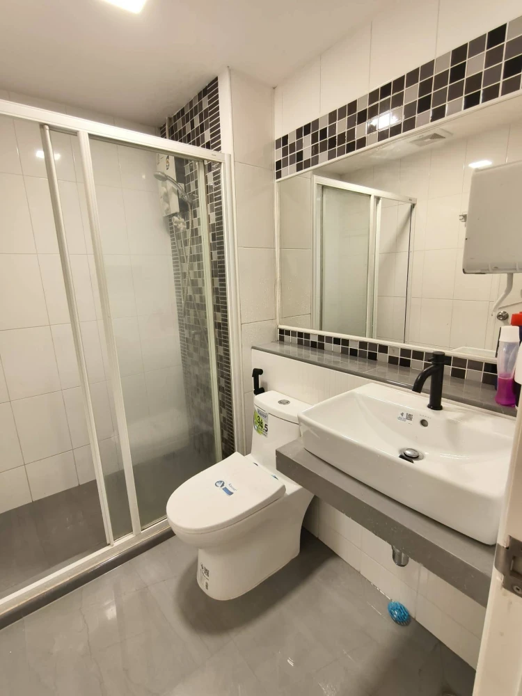 For rent: Regent Home 10 Chaengwattana, 7th floor unit. Beautifully decorated and fully furnished. Don't miss this great opportunity!