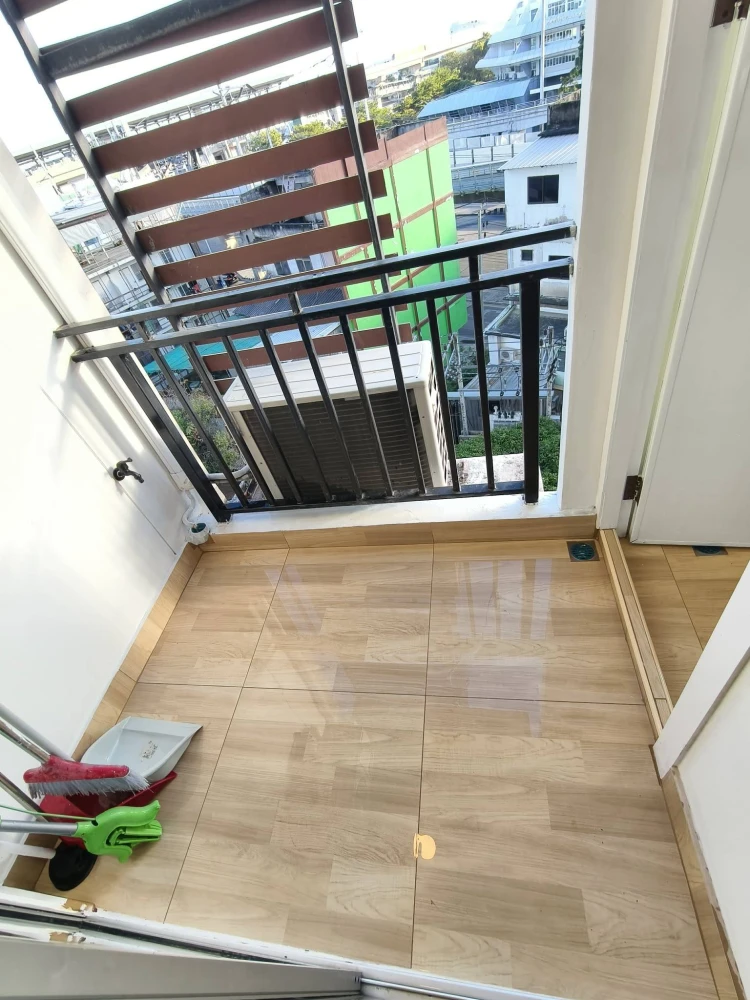 For rent: Regent Home 10 Chaengwattana, 7th floor unit. Beautifully decorated and fully furnished. Don't miss this great opportunity!