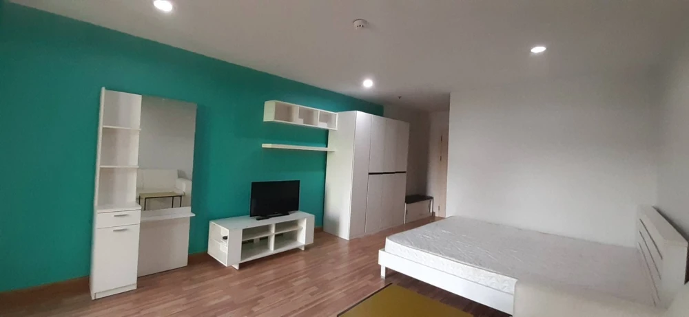 For rent: Regent Home 10 Chaengwattana. Ready-to-move-in unit at an affordable price. Book now!